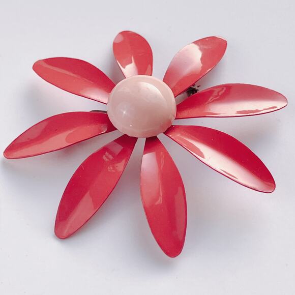 Vintage 1960s Mod Enamel Flower Brooch Pink Daisy Hippie Flower Power Jewelry - Picture 4 of 9